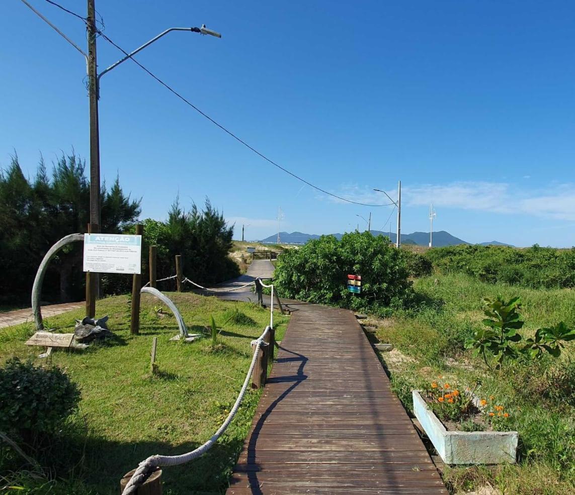 Апартаменты Quarto Na Praia Da Pinheira Пальоса Экстерьер фото